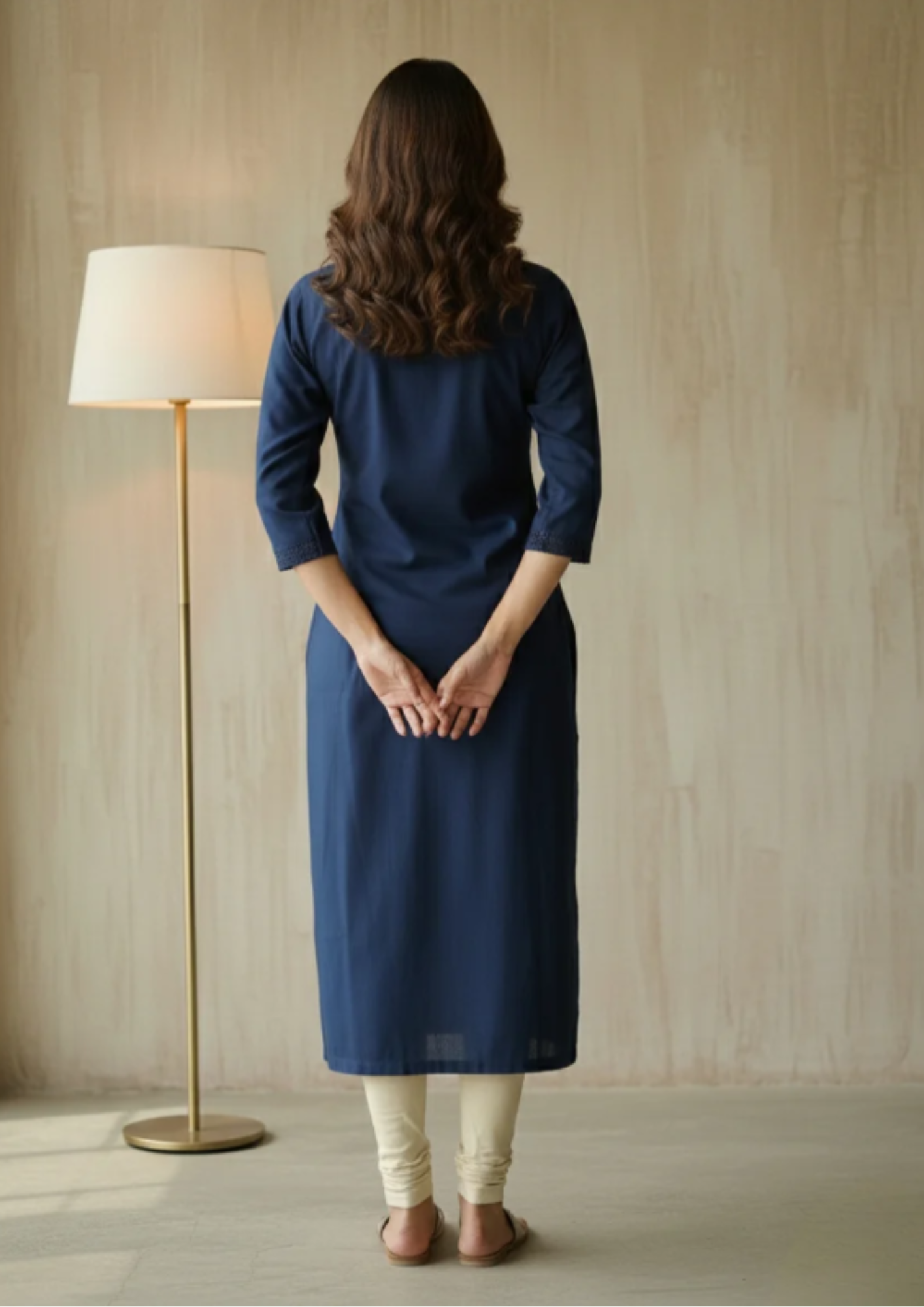 Viskose Kurta mit V-Ausschnitt und Seitenschlitz – Fließendes Damen-Oberteil | Velnorah