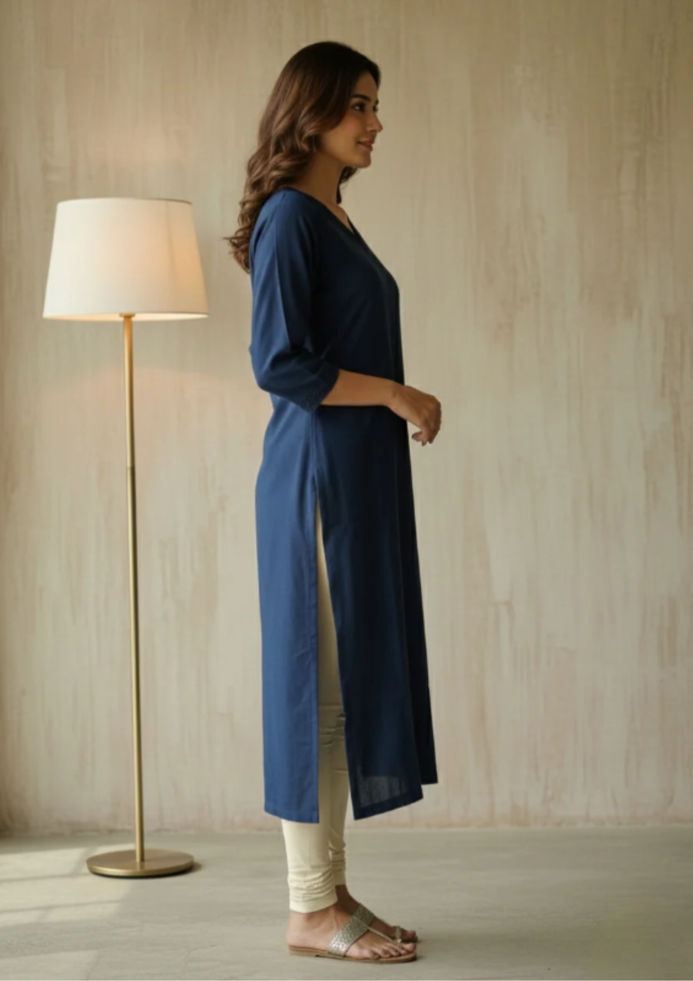 Viskose Kurta mit V-Ausschnitt und Seitenschlitz – Fließendes Damen-Oberteil | Velnorah