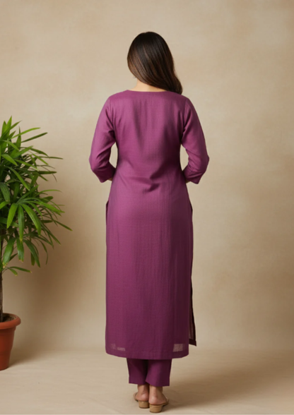 Gerade Kurta Kleid mit Stickerei | Velnorah