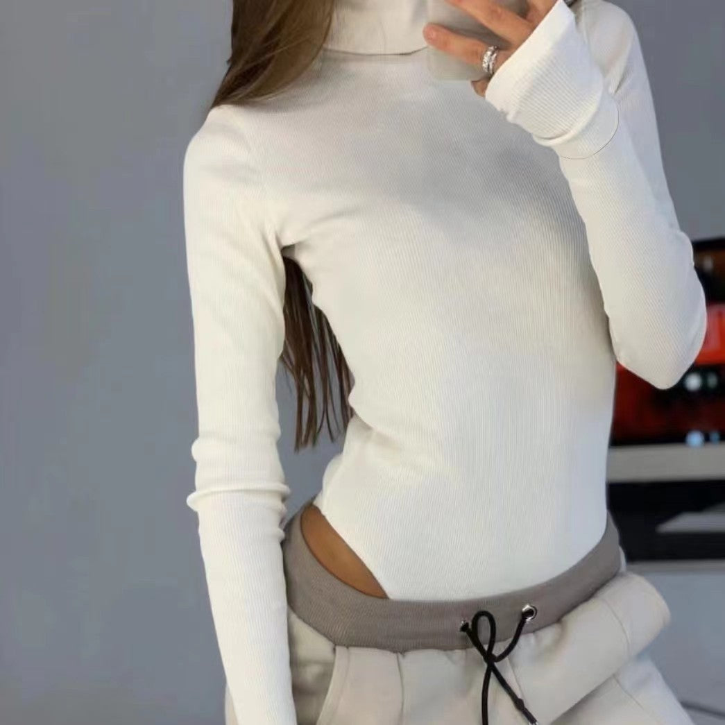 Elegantes Damenoberteil mit hohem Kragen und Cut-Outs
