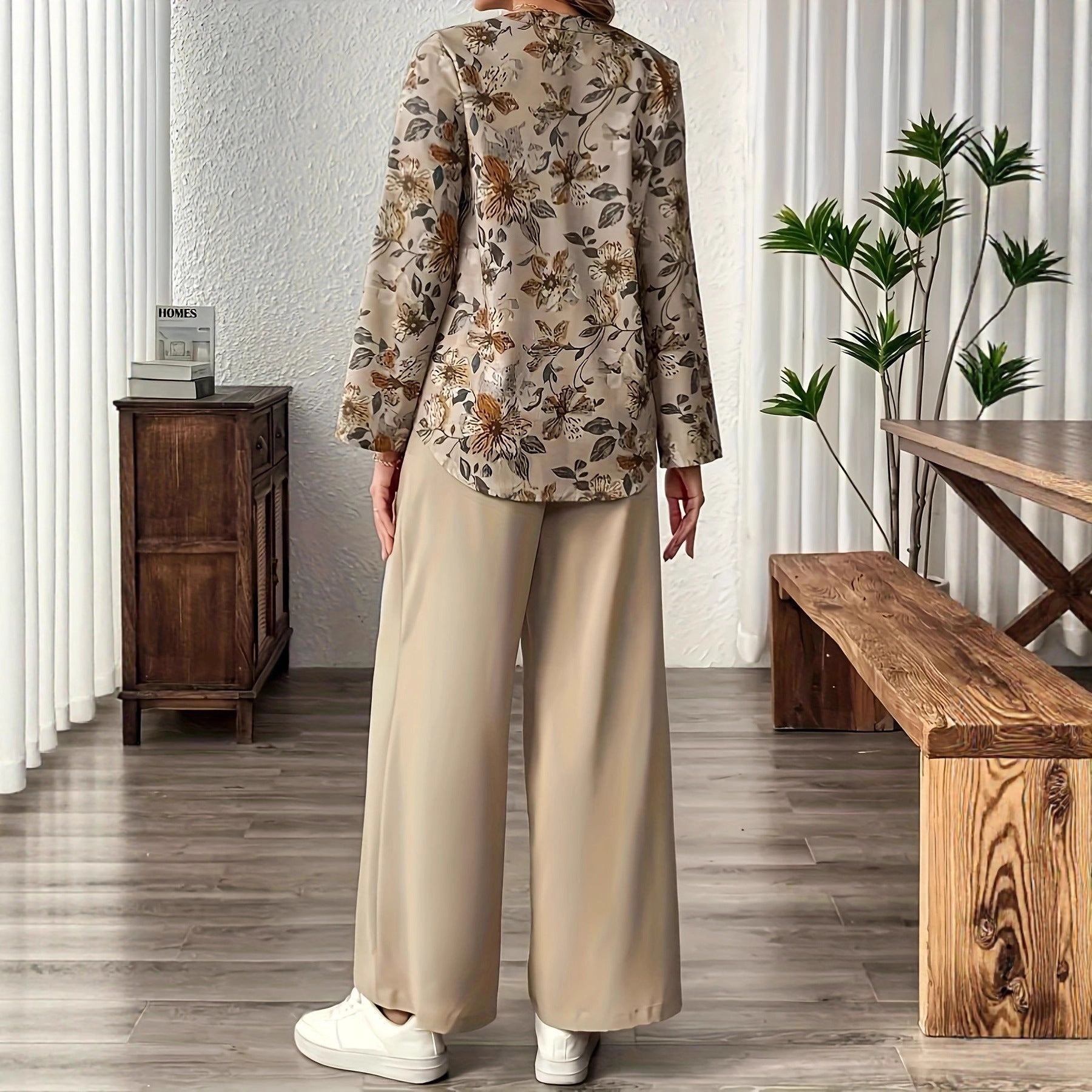Elegante Damenbluse mit floralem Muster für jeden Anlass | Velnorah