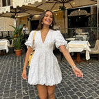 Elegantes Kleid für Frauen mit schmeichelhaftem Schnitt und hohem Kragen-Velnorah