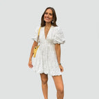Elegantes Kleid für Frauen mit schmeichelhaftem Schnitt und hohem Kragen-Velnorah