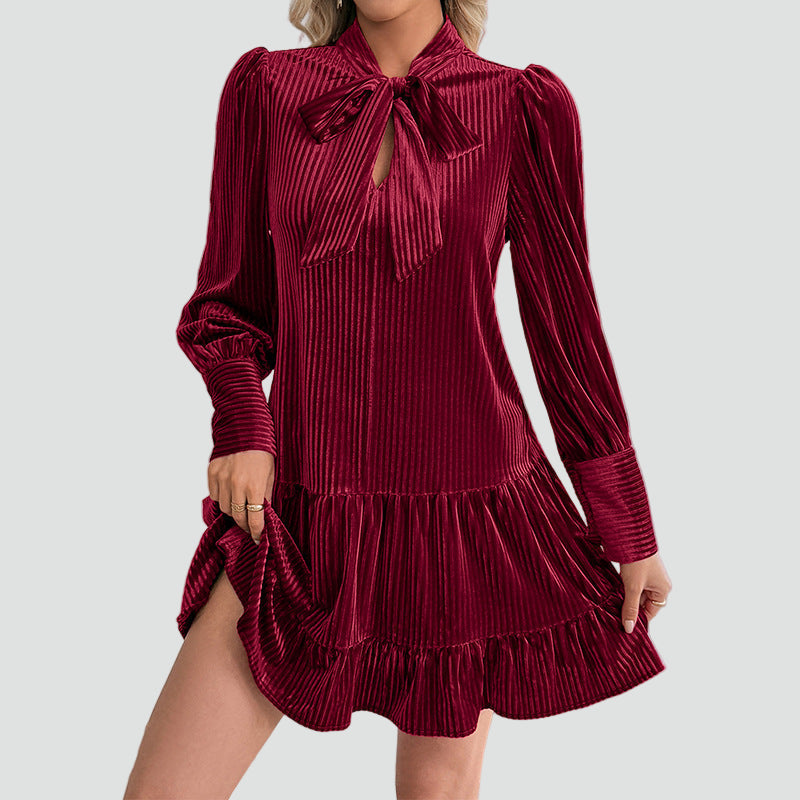 Elegantes Samt-Minijur mit langen Ärmeln und Schleifendetail für Damen-Velnorah