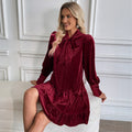 Elegantes Samt-Minijur mit langen Ärmeln und Schleifendetail für Damen-Velnorah