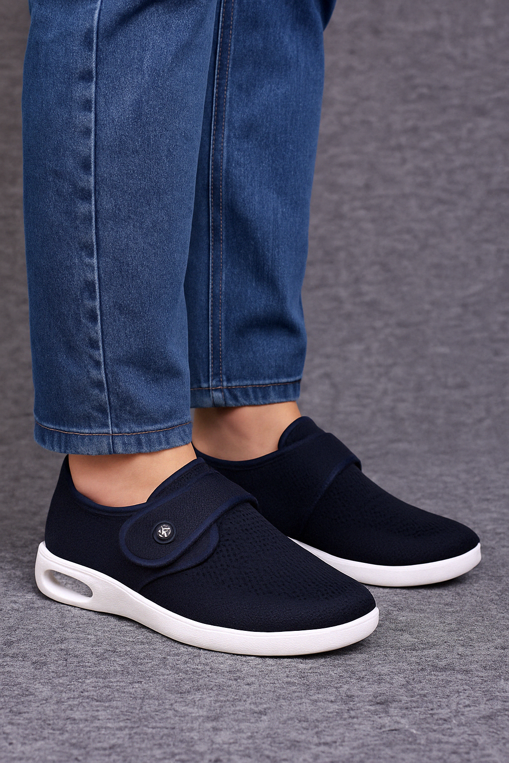 Herren Slipper mit Klettverschluss und Komfortsohle für jeden Tag-Velnorah