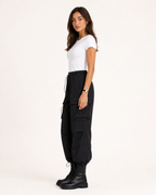 Damen Cargo Hose Oversize - side-view
