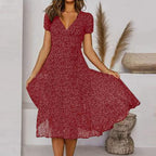 Linienkleid mit V-Ausschnitt und schwingendem Saum | Velnorah