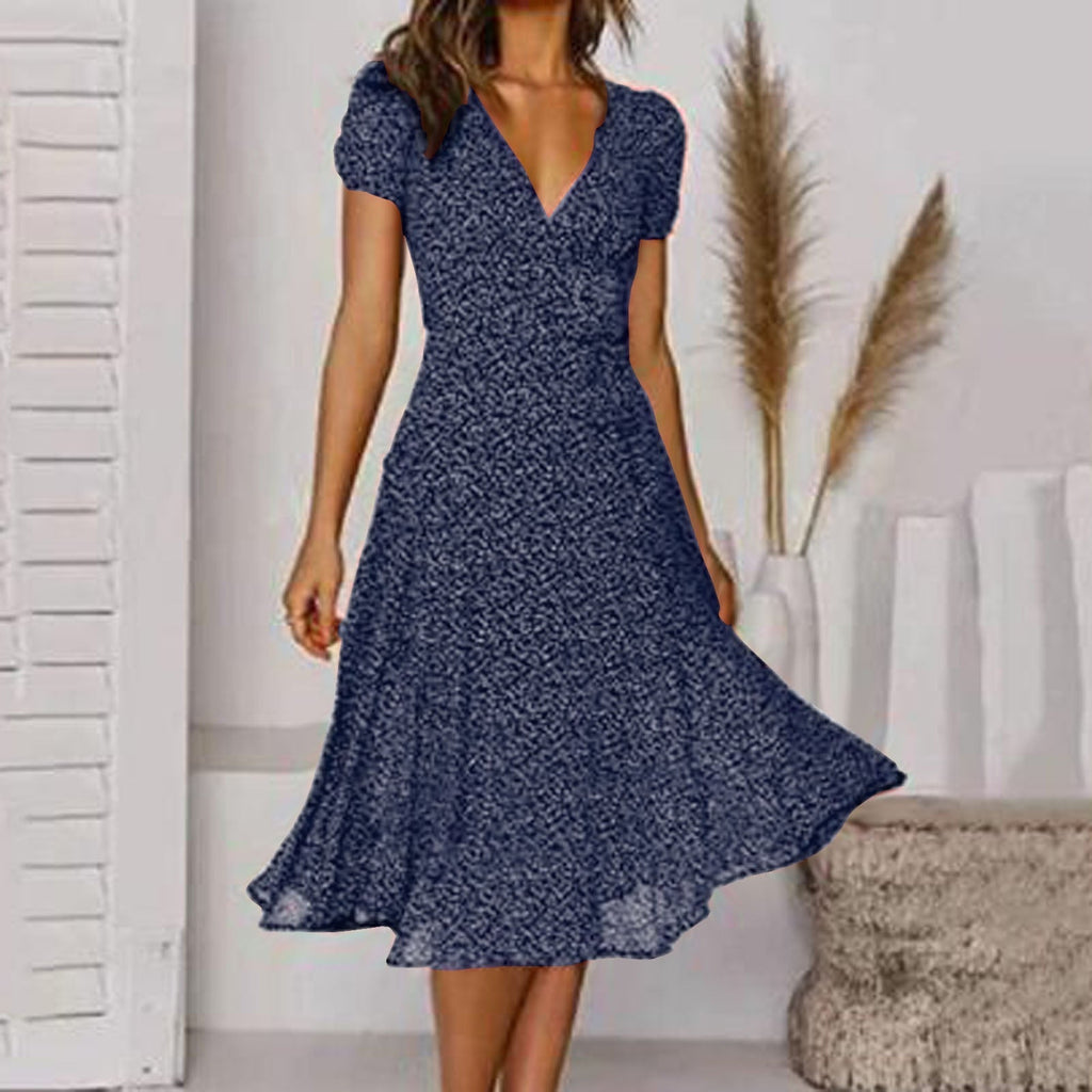 Linienkleid mit V-Ausschnitt und schwingendem Saum | Velnorah
