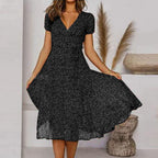Linienkleid mit V-Ausschnitt und schwingendem Saum | Velnorah