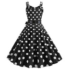 Klassisches Rockabilly Kleid mit schwarzen Polka Dots | Velnorah